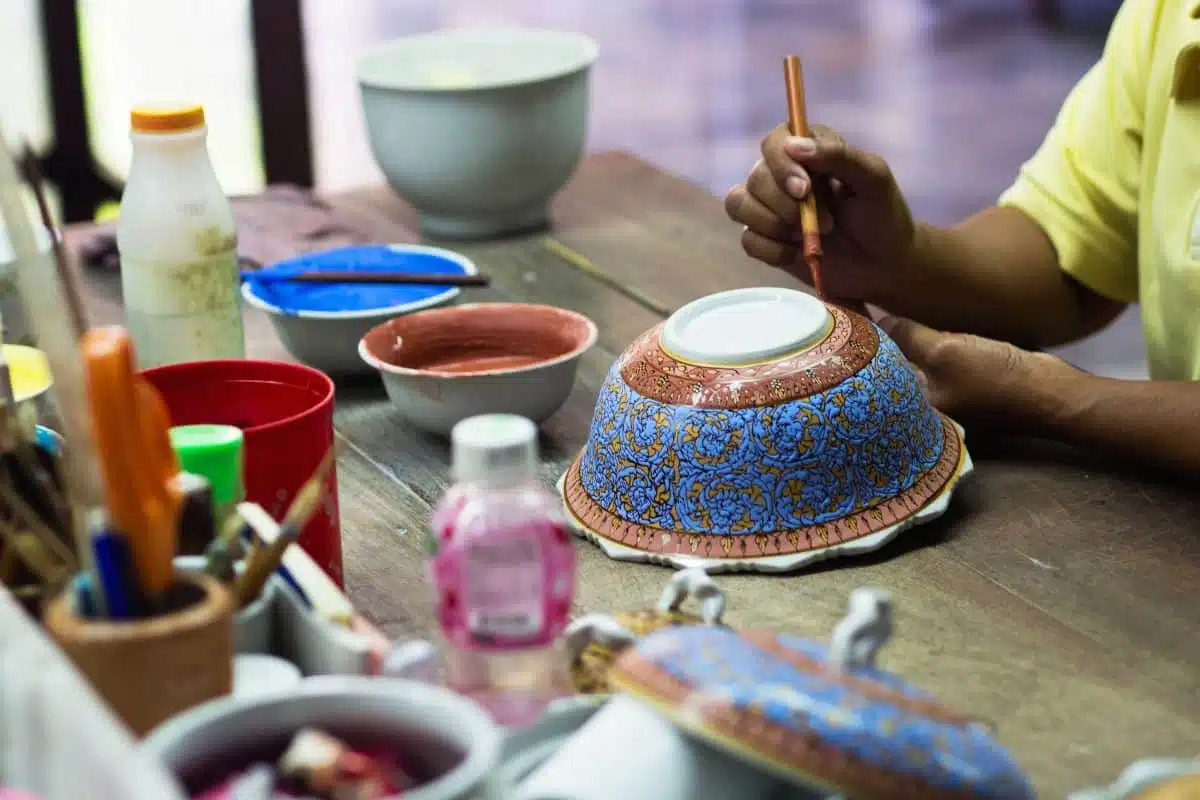 ceramique-benjarong-thailande-artisanat-1200×800