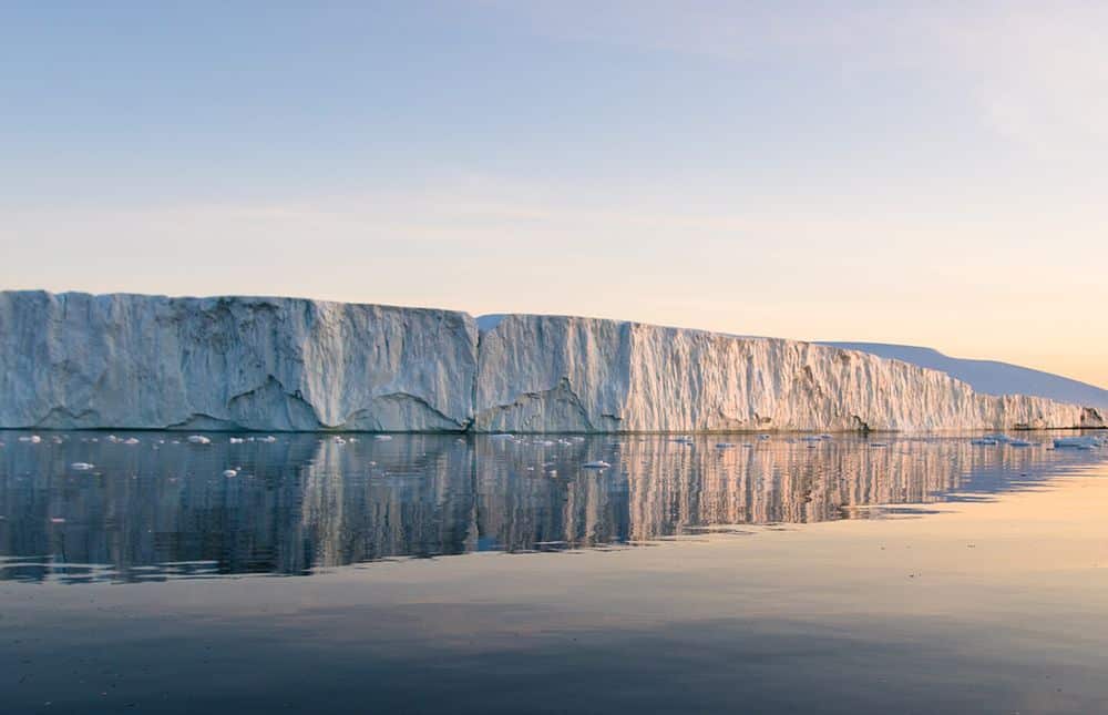 The Arctic vs Antarctica: what are the differences between these two frozen  lands?