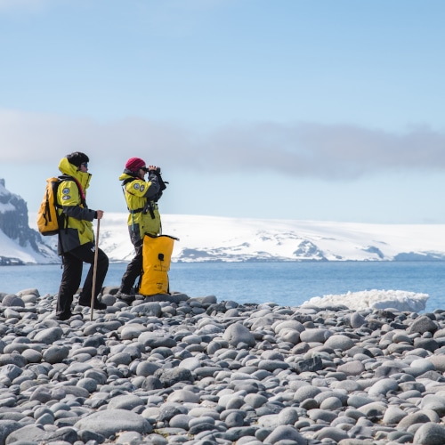 PUSH_FortPoint_Antarctique_Reperage©StudioPONANT_ClémentLouineau Tourisme : Nouvelle-Calédonie, vue rapprochée sur le lagon turquoise avec l'île du pin en arrière plan