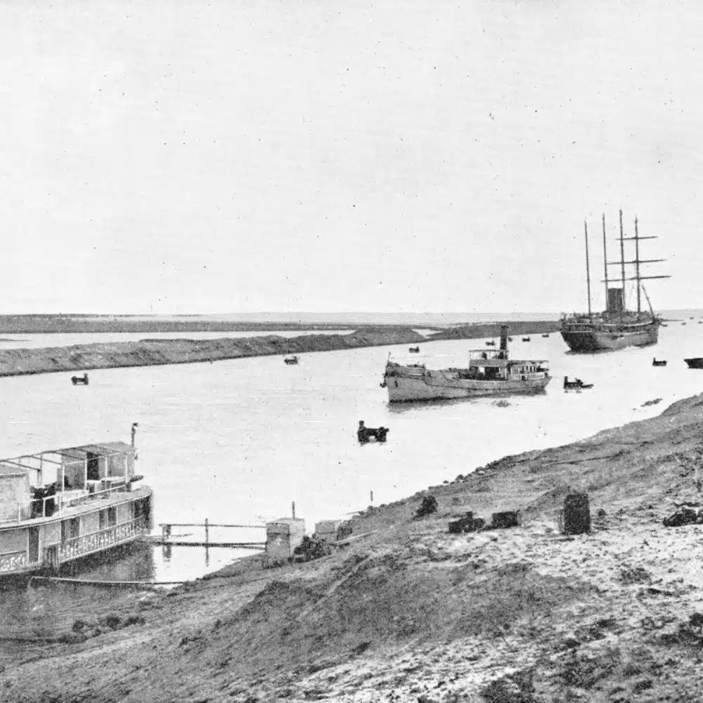 Le canal de Suez : histoire et enjeux commerciaux et politiques
