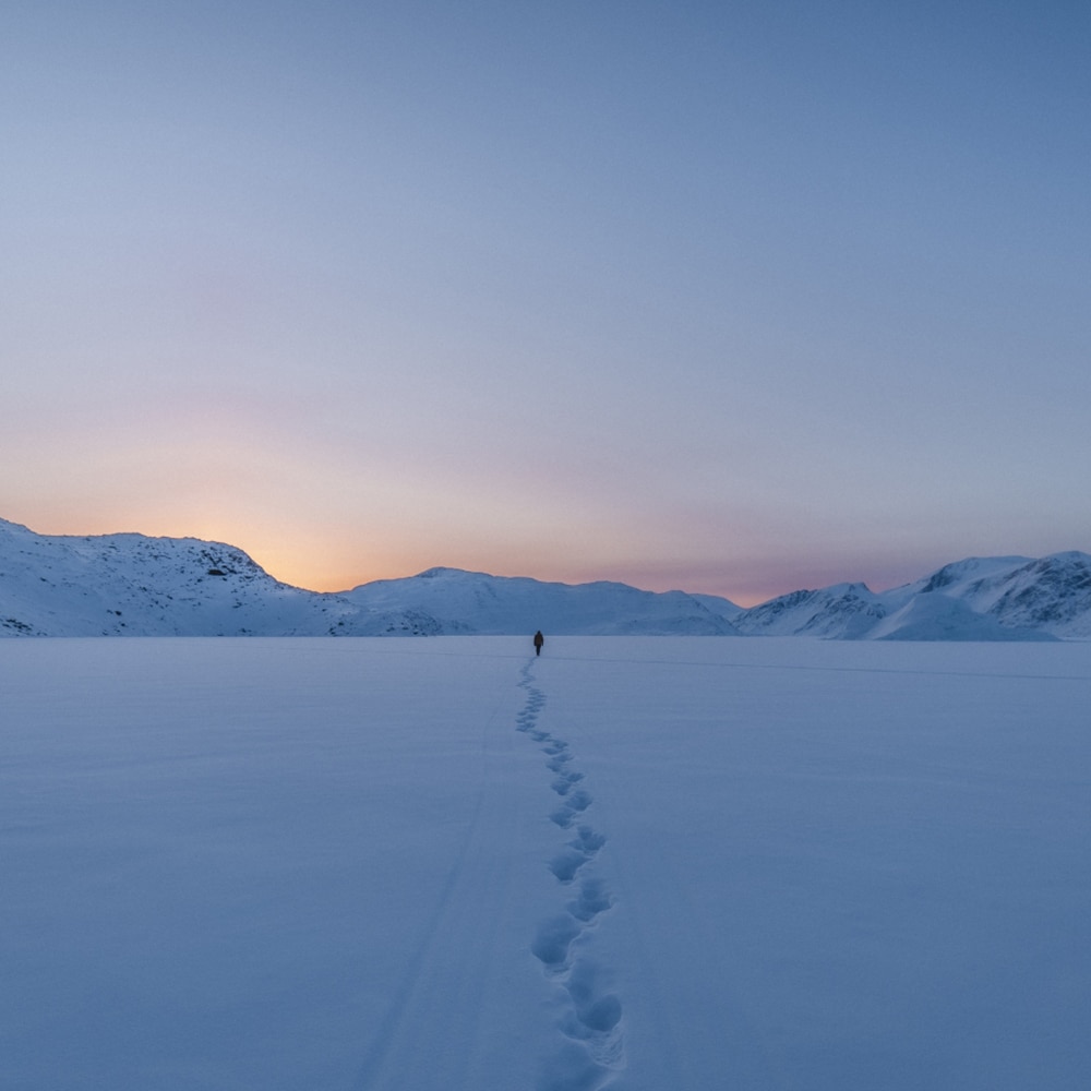 homme sur la banquise – Voyage Kullorsuaq – Julien Fabro