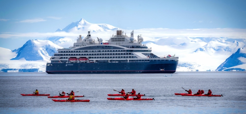 No-62_Antarctica -KAYAK-Explore to inspire-Le Commandant Charcot ©StudioPONANT-Romain Farge (1)
