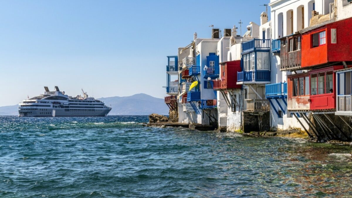 The Windmills and Pelicans of Mykonos | PONANT Magazine