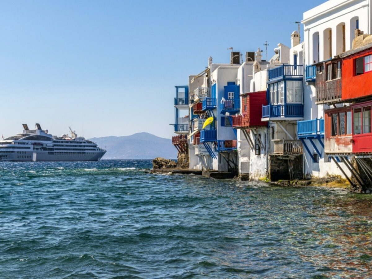The Windmills and Pelicans of Mykonos | PONANT Magazine
