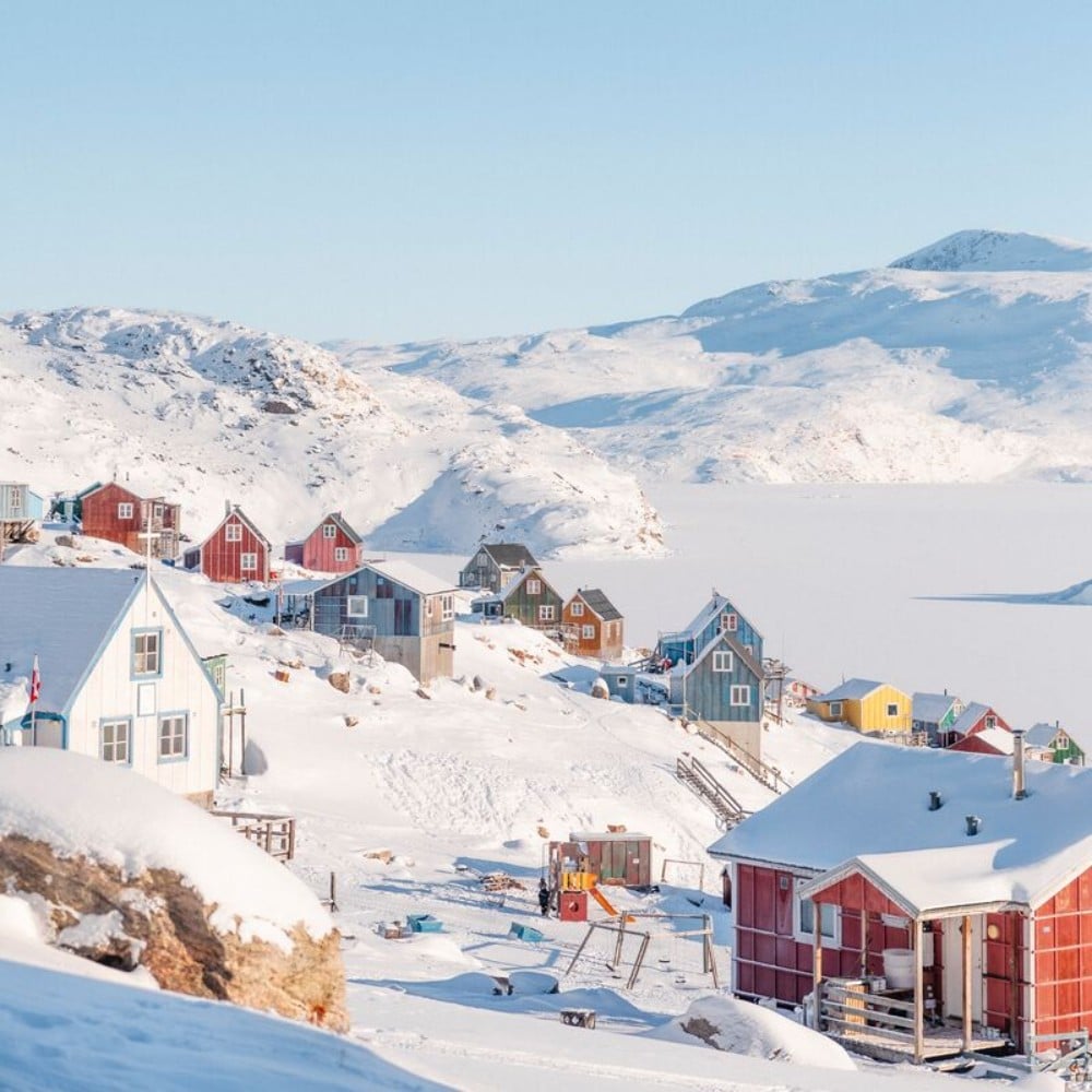 maisons colorées de Kullorsuaq au Groenland