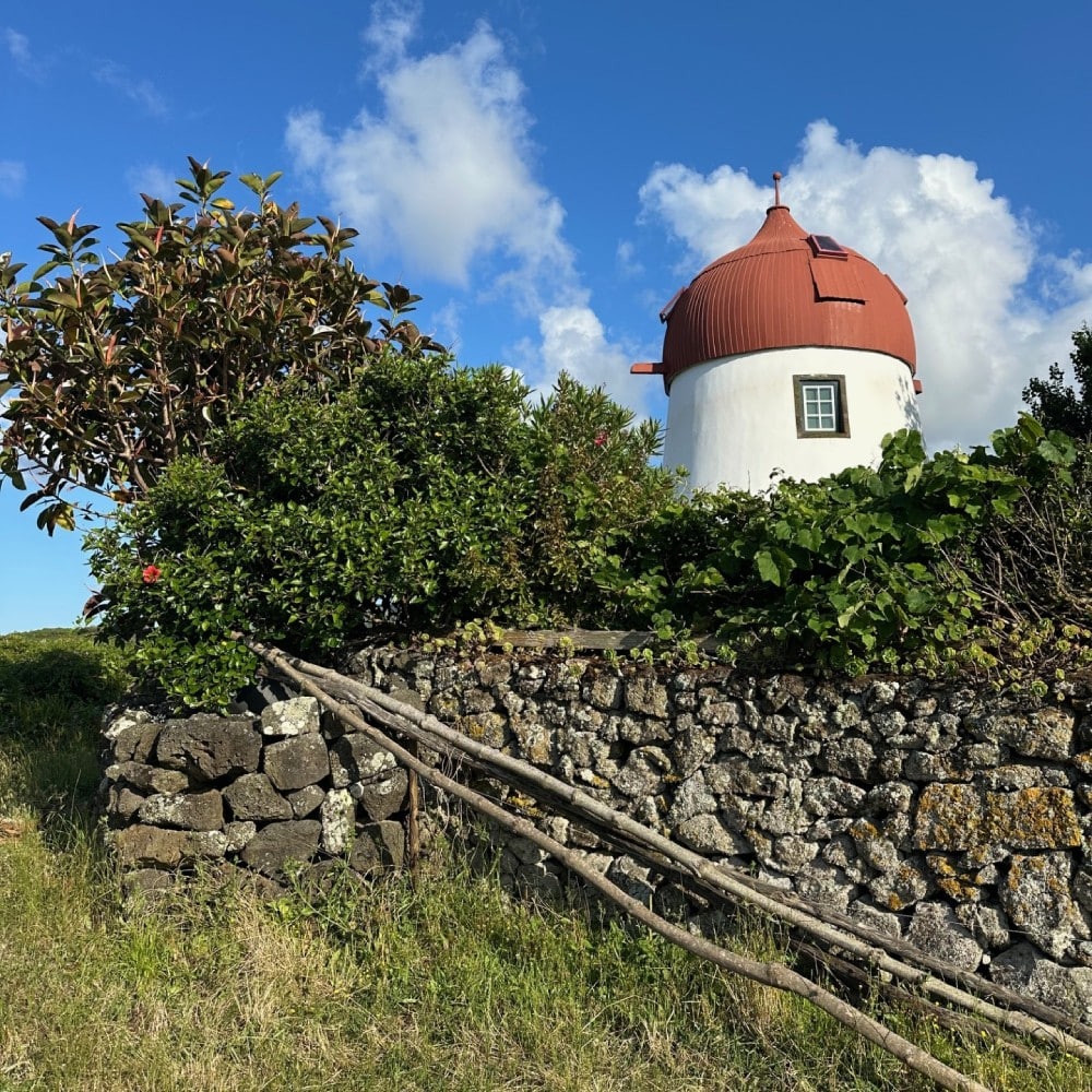 vue d’un moulin de Santa Cruz de Graciosa aux Açores