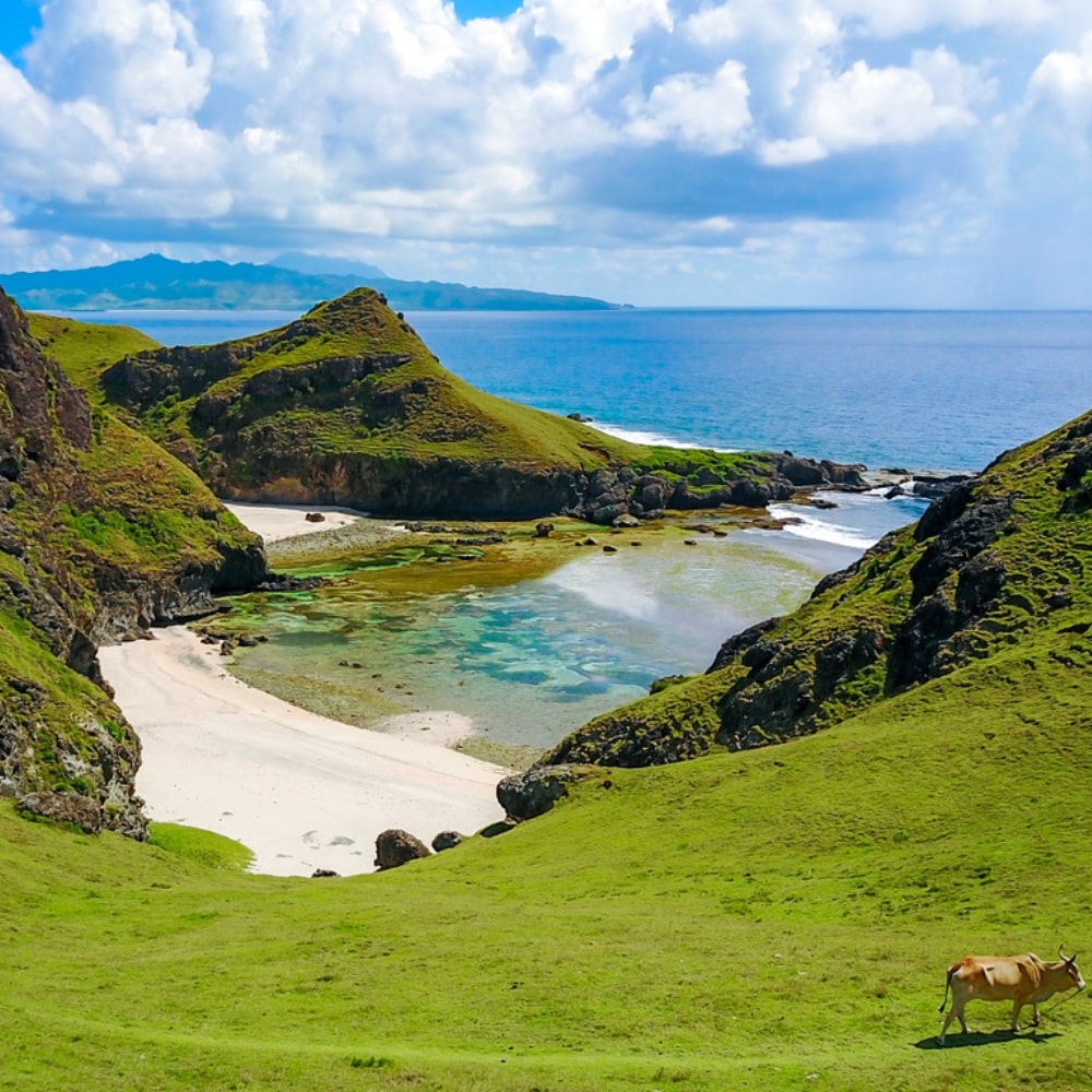 Crique de Tiñan de Chamantad, île de Sabtang dans la province de Batanes, Philippines