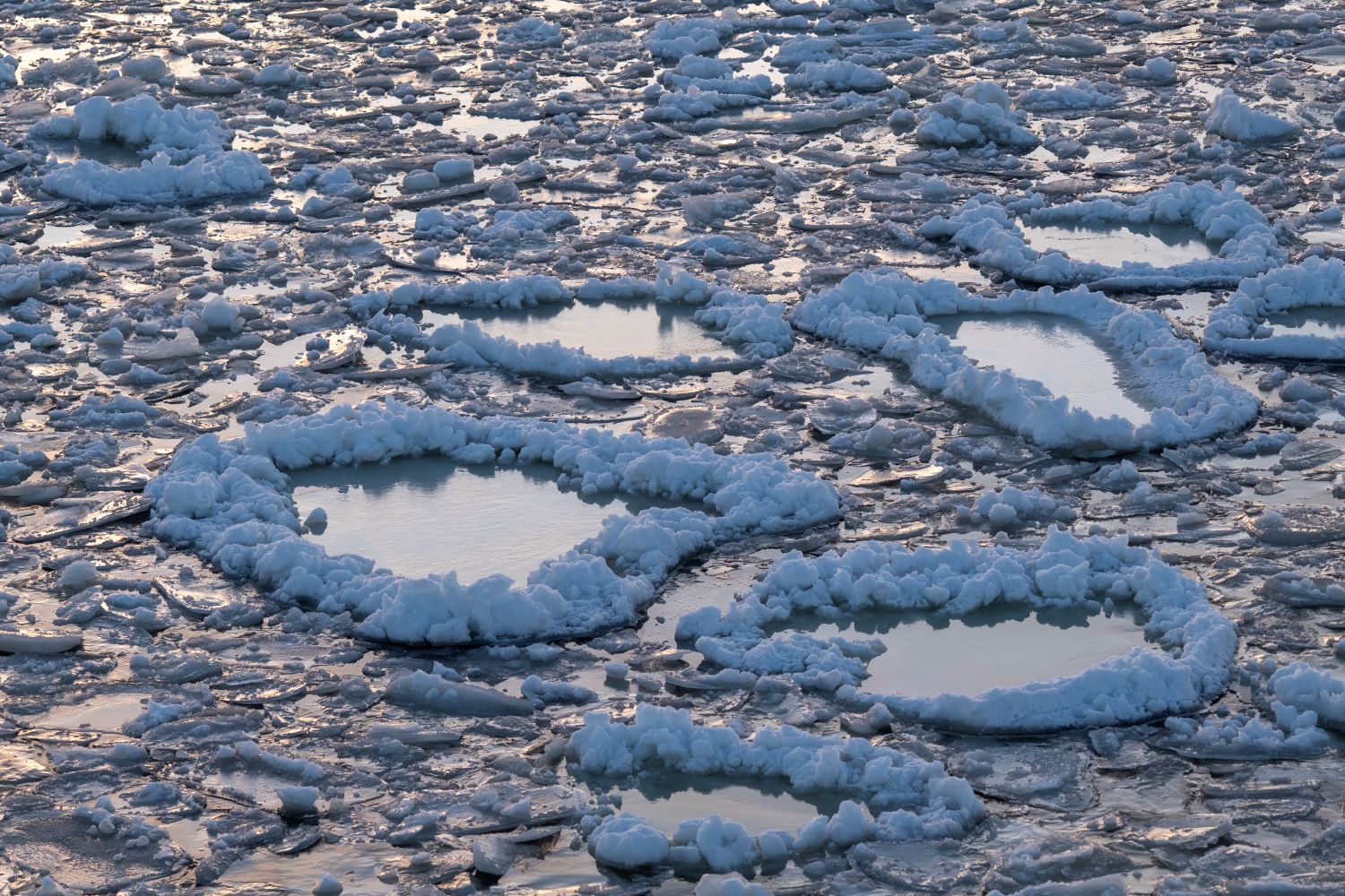 Research during PolarSOWCr – Informing the Search for Life on Ocean Worlds (Photo by Miriam Naseem)_800x500